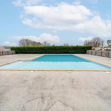 Holiday home Mobil-home 2 Avec Climatisation, Terrasse Et Piscine A - Fr-1-50-162 *