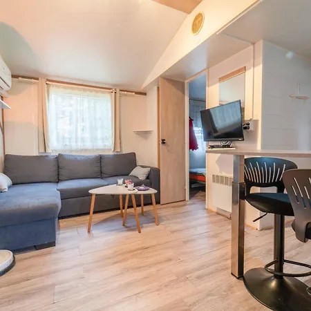 Mobil-home 2 Avec Climatisation, Terrasse Et Piscine A - Fr-1-50-162 *